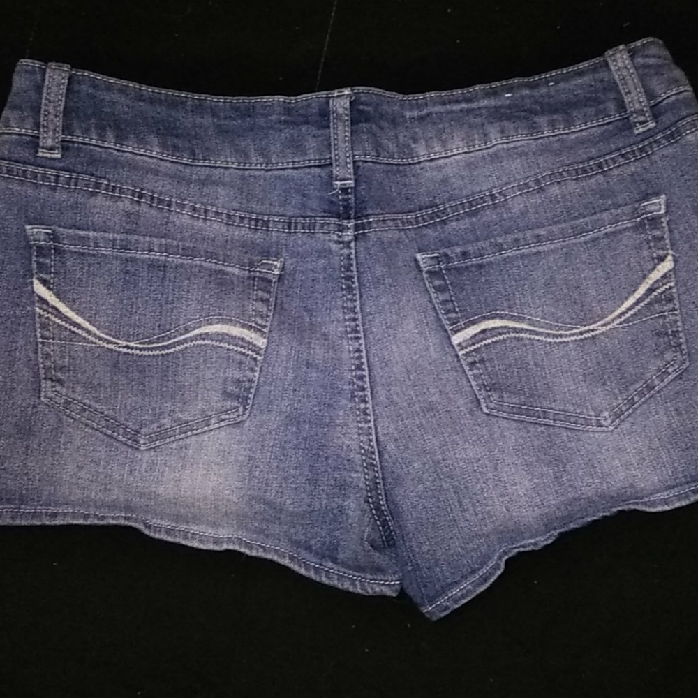 Shorts - Picture 2 of 3